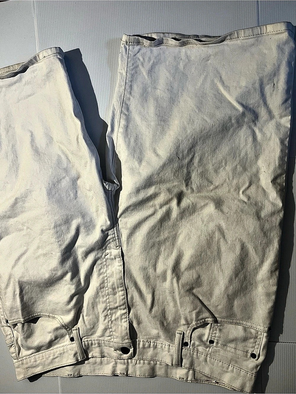 Levi's Cargo Shorts in White - Picture 2 of 4